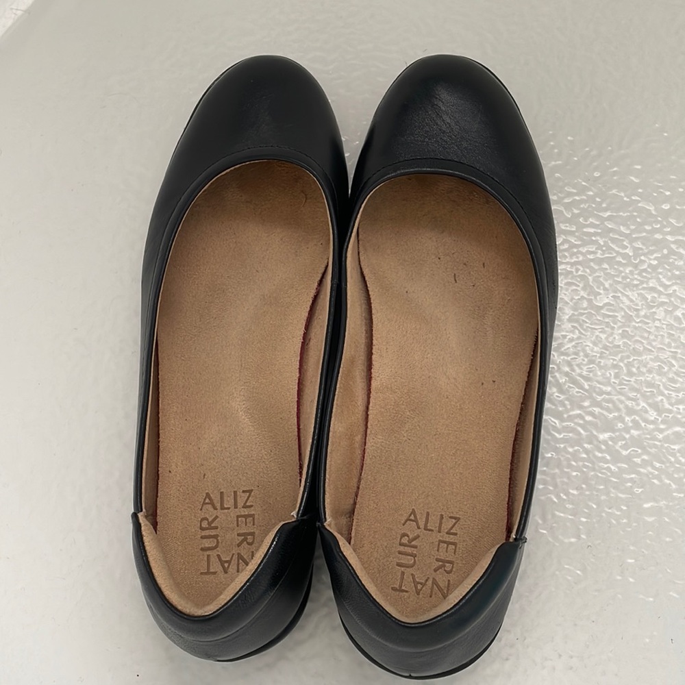 Nautralizer black flats. Round toe